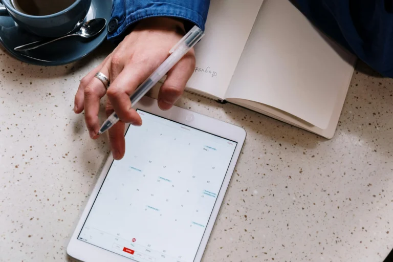 Reservio vs. Calendly vs. SimplyBook.me ¿Cuál es el mejor sistema de reservas para ti