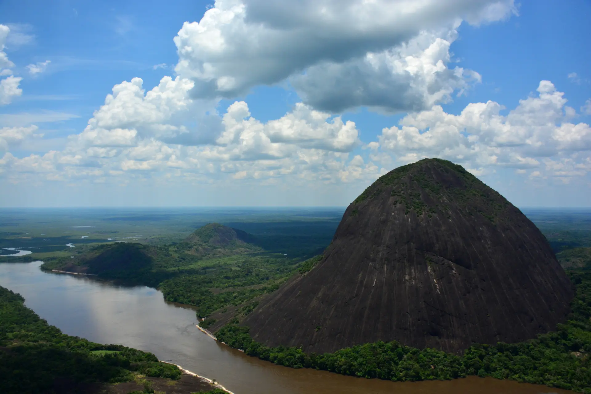cerros de mavecure en el departamento de Guanía